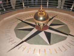 Foucaults pendul ved Videnskabsakademiet i San Francisco, Californien.  Foto: Fovea Centralis